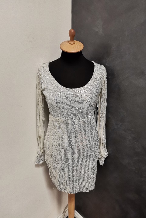 Efektna kratka haljina potpuno prekrivena šljkocama 6671, Boja: srebrna, IVET.RS - Nova Kolekcija