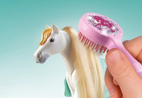 Комплет са фигурама Horses 71354 Isabella и Lioness у зони за прање коњаIVET.RS - Nova Kolekcija