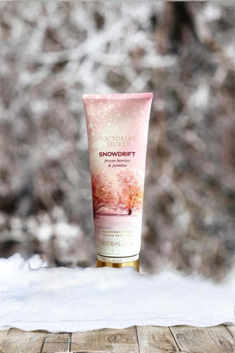 Losion za telo Victoria`s Secret Snowdrift Frozen Berries & Jasmine Body Lotion 236 mlIVET.RS - Nova Kolekcija