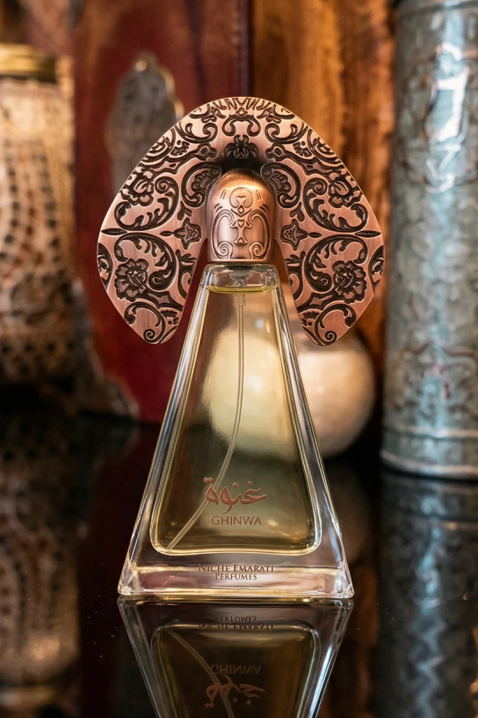 Arapski parfem Lattafa Niche Emarati Perfumes Ghinwa EDP 100 mlIVET.RS - Nova Kolekcija