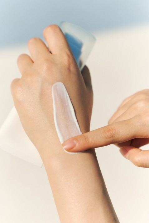 SKIN1004 Madagascar Centella Hyalu-Cica Water-Fit Sun Serum Sachet 1.5 mlIVET.RS - Nova Kolekcija