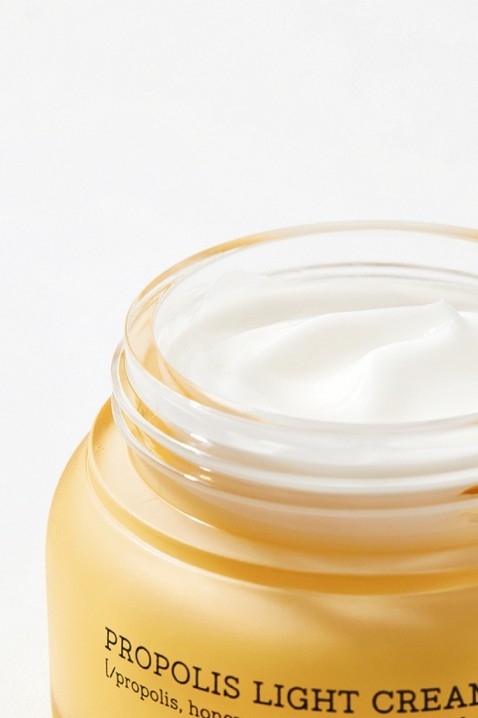 COSRX Full Fit Propolis Light Cream 65 mlIVET.RS - Nova Kolekcija