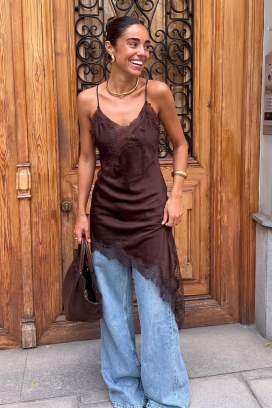 asimetrična delikatna tunika sa čipkom i prorezom VELIMIRA BROWN