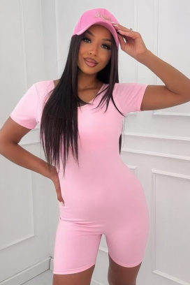 ženski kratki kombinezon sa efektnim leđima MOLINARA PINK