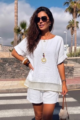 široka ženska bluza sa mrežastim detaljem i ogrlicom PENELOPIA WHITE