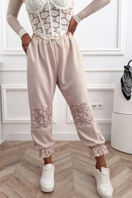 romantičan ženski boho pantalone sa prefinjenim čipkanim akcentima i udobnim siluetom VESPERIA BEIGE